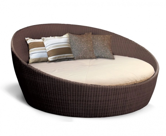 Oyster Rattan Daybed Round Wicker, Round Outdoor Bed With Canopy