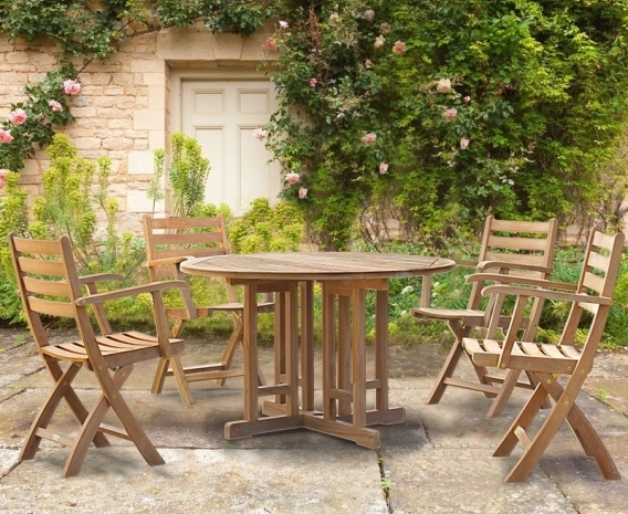 Berrington Round Table with 4 Suffolk Chairs Set